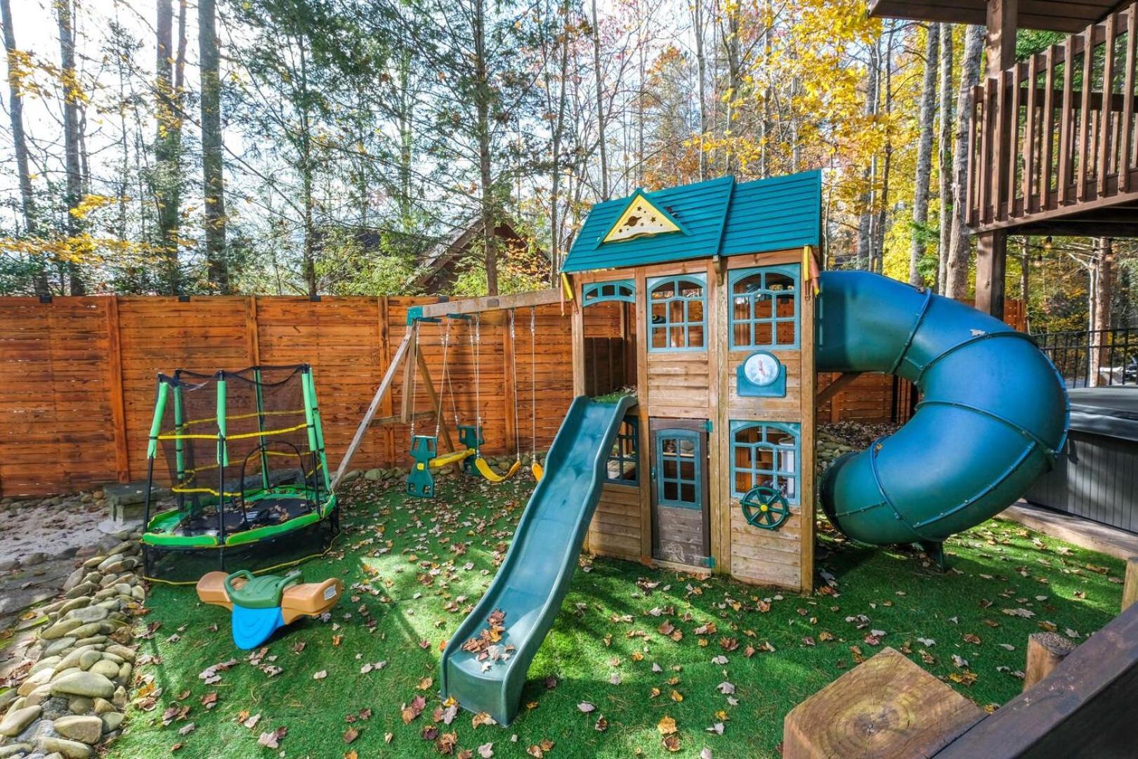 蓋特林堡Pitter Patter Swimming Pool Ht Near D'Town别墅 外观 照片